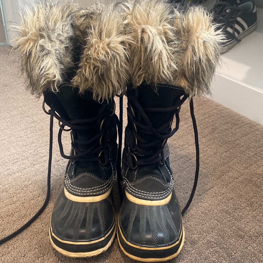 Sorel Joan of Arctic - used. Size 5
